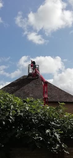 red lift hire powered access — Customer photo