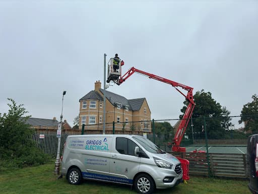 red lift hire powered access — Customer photo